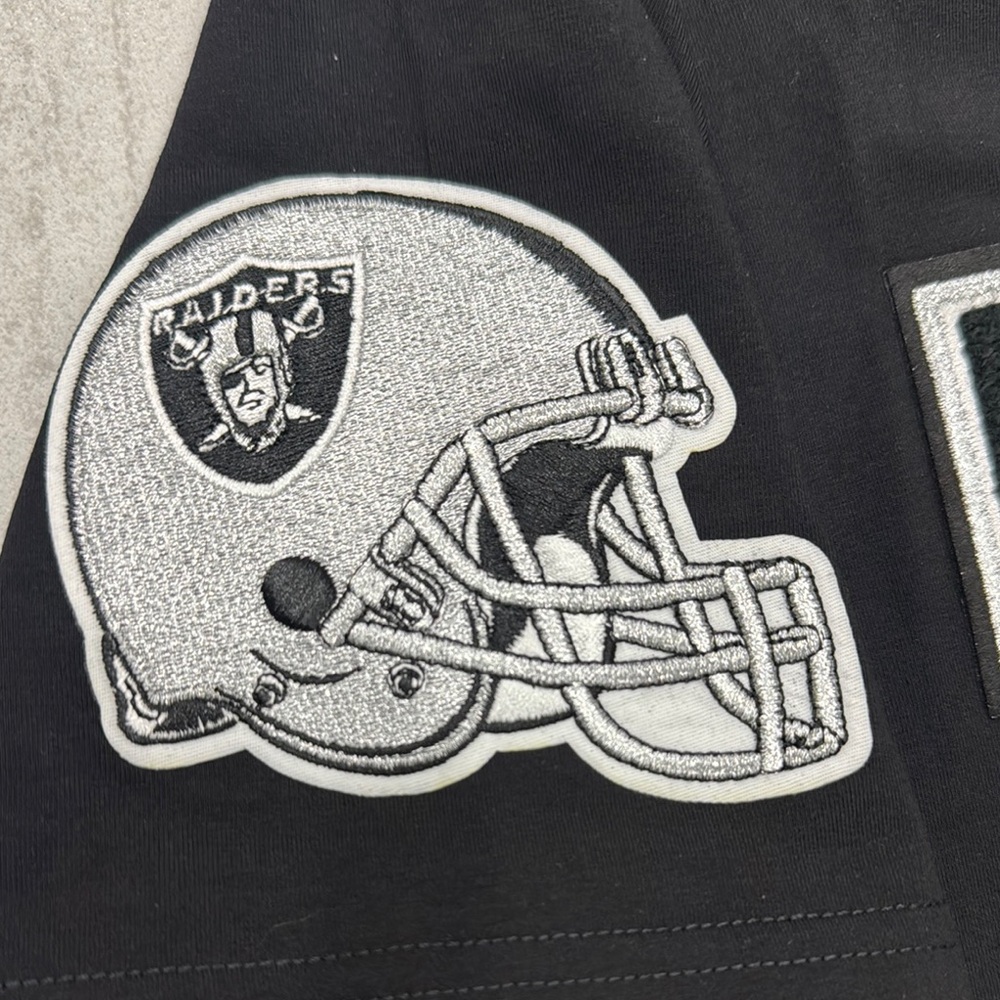 Pro standard Chenielle Patch Raiders Black T-Shirt - Picture 3 of 6